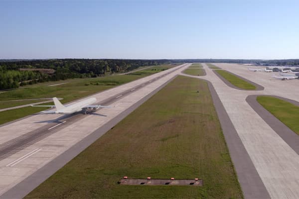 Runway 5L-23R Replacement (Card)
